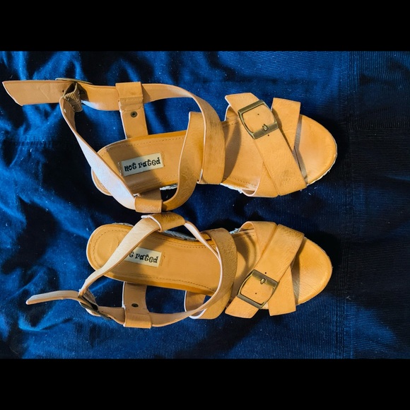 COPY - Tan platforms wedge sandals - Picture 2 of 4